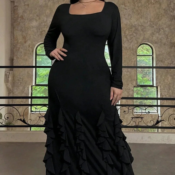 Black Elegant Women's Plus Size Sexy Design Scoop Neck Maxi A-Line Dress - Picture 5 of 8